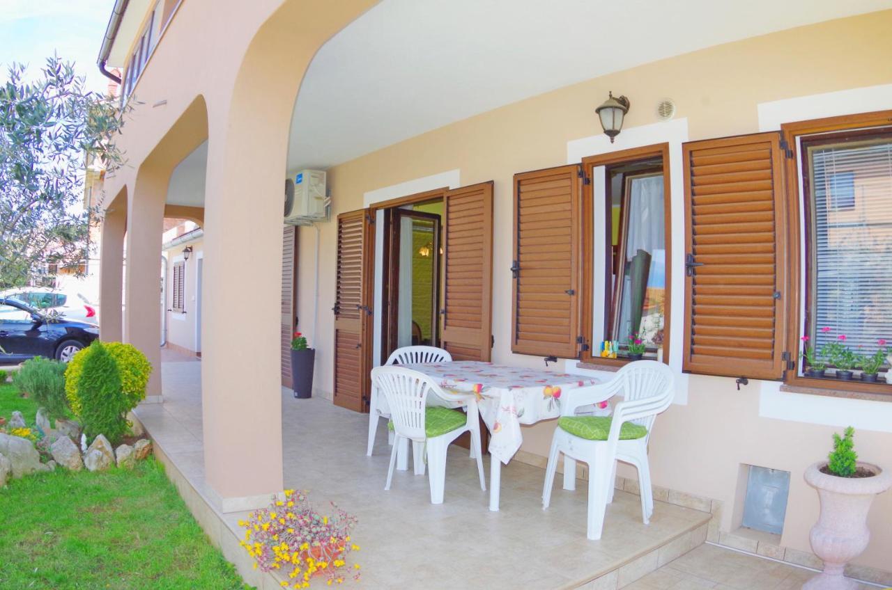 Apartments Tina & Denis Pula Exterior photo
