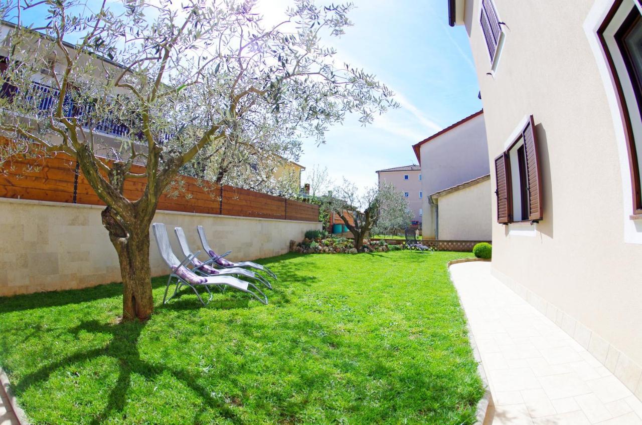 Apartments Tina & Denis Pula Exterior photo