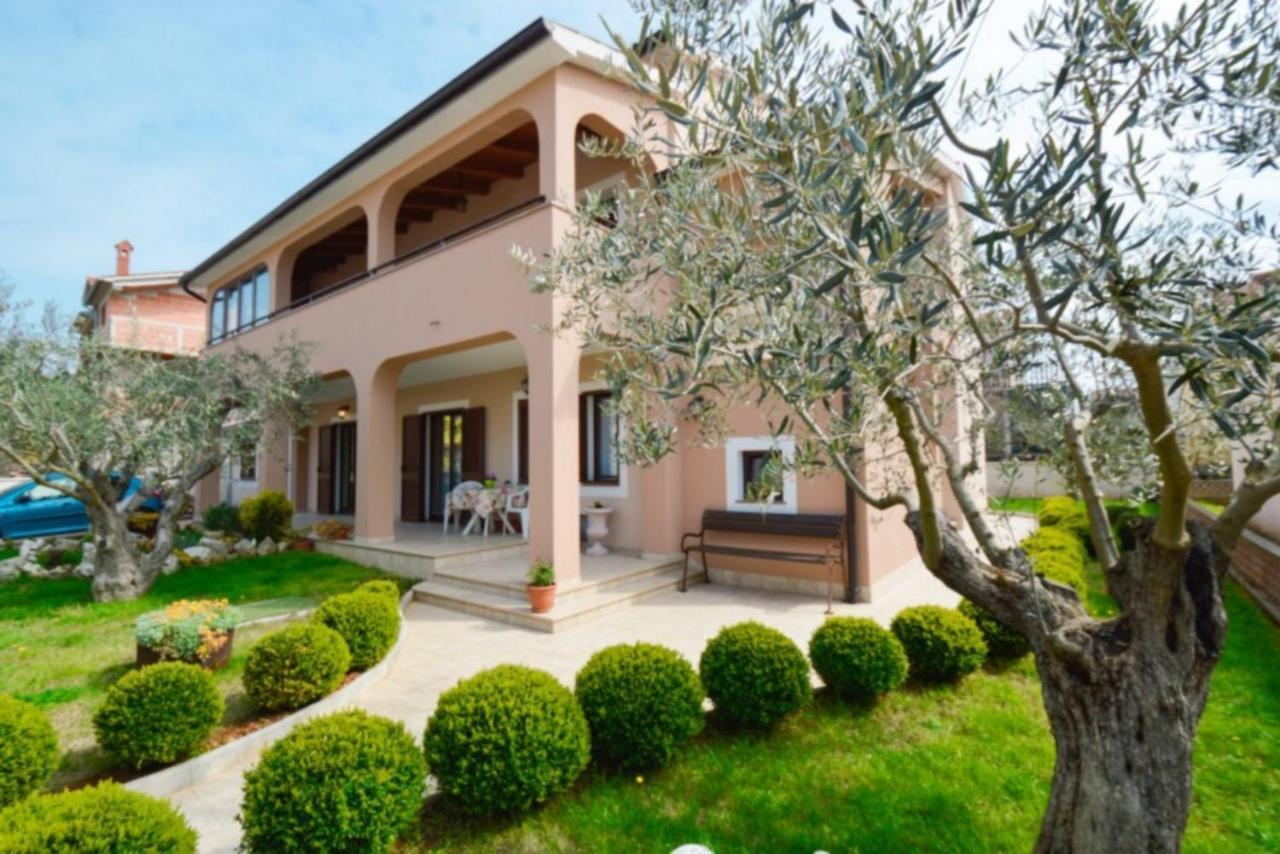 Apartments Tina & Denis Pula Exterior photo