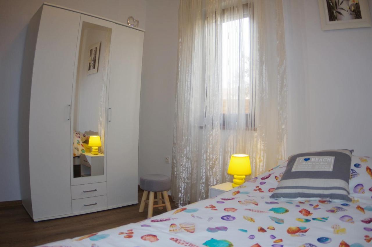Apartments Tina & Denis Pula Exterior photo